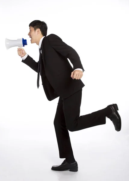 Correndo homem usando megafone — Fotografia de Stock