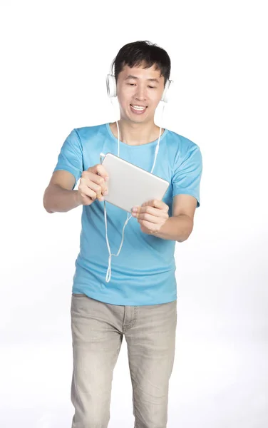 Homem brincando com tablet — Fotografia de Stock