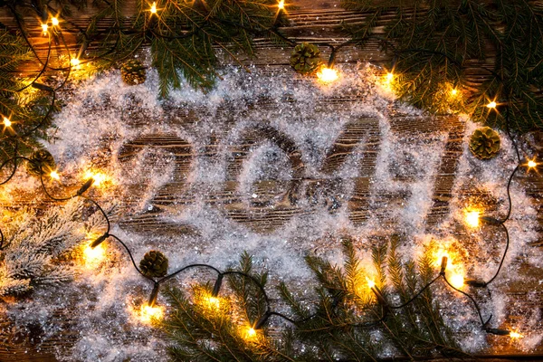 La inscripción "2017" en la nieve . Fotos de stock libres de derechos