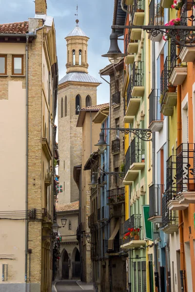 Pamplona, Royal Saint Mary Katedrali ile antik cadde.