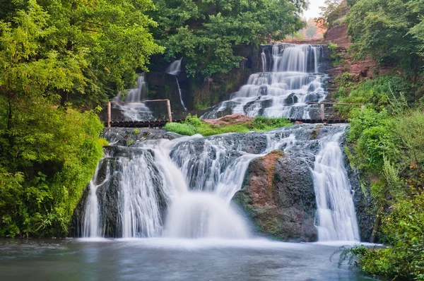 Nehre Dzhurin Çandır üzerinde şelaleler güzel çağlayan
