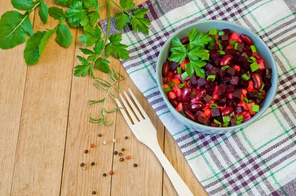 Винегретта - овощной салат со свеклой, морковью и другими овощами — стоковое фото