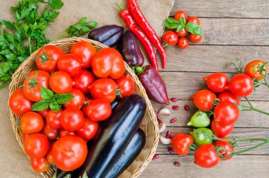 Domates, patlıcan sepeti ve diğer sebze Sivas'tan üzerinde bir