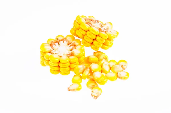 Спелые Кукурузы Початках Разделенных Куски Белом Фоне — стоковое фото