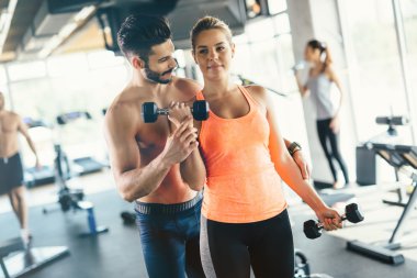 Kişisel antrenör yardımcı kadın