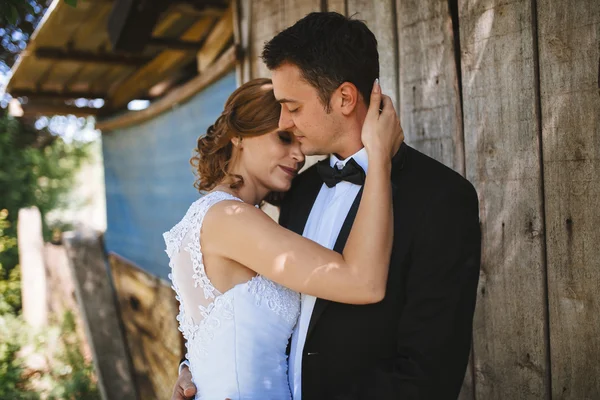 Beautiful bride and groom — Stock Photo, Image