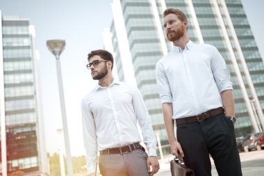 Başarılı iş adamları açık havada