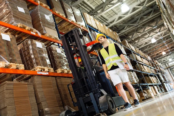 Arbeit an der Lagerlogistik — Stockfoto