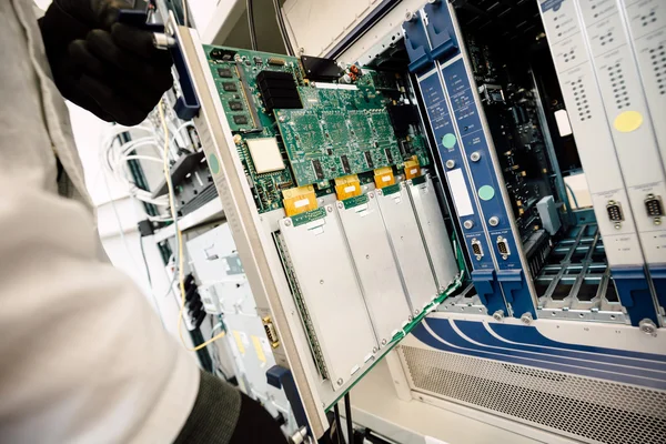 Technician repairing cmts cards — Stock Photo, Image