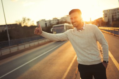 Adam bir taksi'nde Günbatımı yağıyor