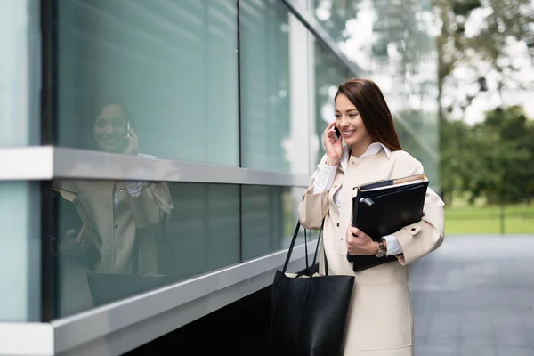 Successful happy businesswoman outdoors — Φωτογραφία Αρχείου