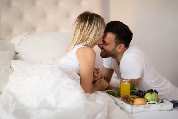 Casal romântico no fim de semana — Fotografia de Stock