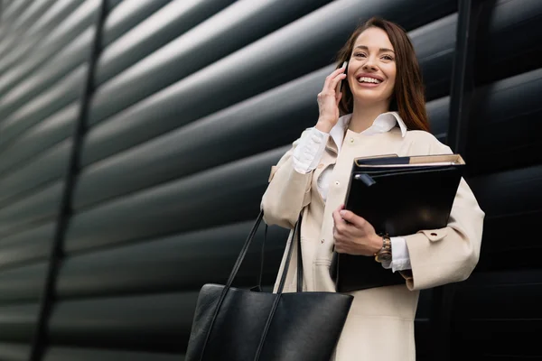 Female Company CEO busy talking on phone — Φωτογραφία Αρχείου