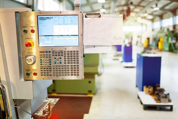 Fabrik mit CNC-Maschinen ausgestattet — Stockfoto