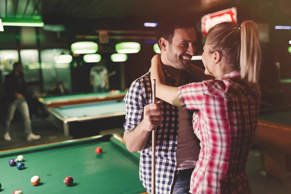 Pár randi és a szórakozás — Stock Fotó