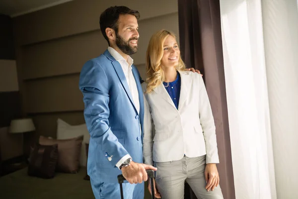 Pareja de negocios en ropa formal — Foto de Stock