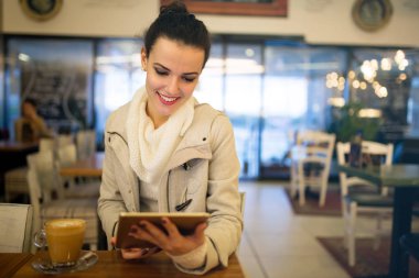 Meşgul kadın multitasking molası 