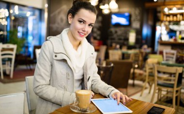 Meşgul kadın multitasking molası 