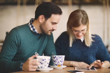 Lokantada çıkan çiftin 