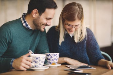 Aşk dating mutlu çift 