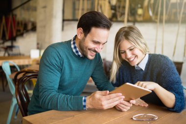 Aşk dating mutlu çift 