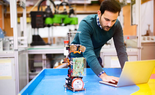 Engineer student in laboratory — Stock Photo, Image
