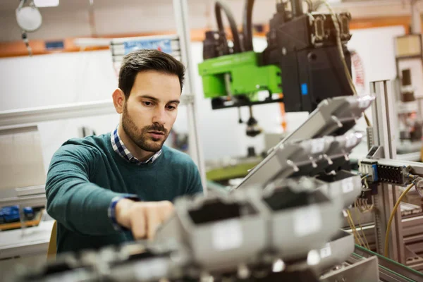 Engineer student in laboratory — Stock Photo, Image