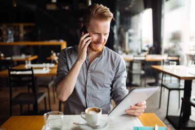 Sürekli çalışan iş adamı