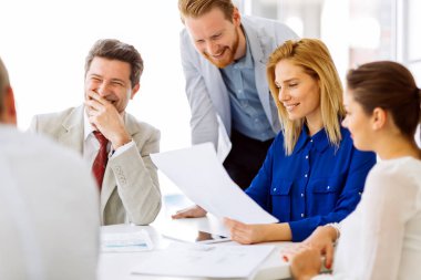 Proje üzerinde birlikte çalışma arkadaşları