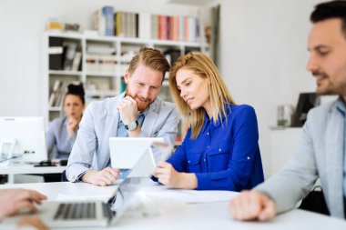 Ofiste işbirliği iş adamları