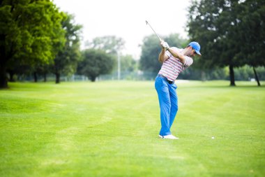 Pratik ve önce ve atış sonrası zenginleştirme golfçü