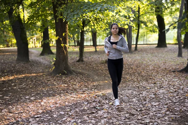 Ajuste jogger femenino corriendo — Foto de Stock