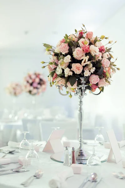 웨딩 테이블에 아름 다운 장식 — 스톡 사진