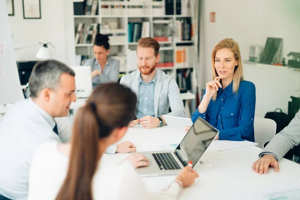 Gente de negocios trabajando —  Fotos de Stock