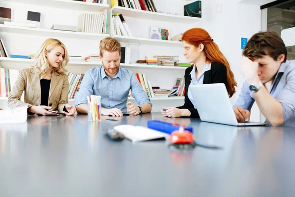 Levensstijl van ondernemers in office — Stockfoto