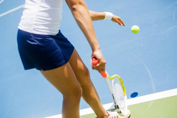 美しい女性テニス プレーヤー — ストック写真