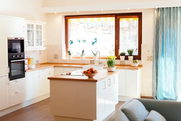 Modern white kitchen — Stock Photo, Image