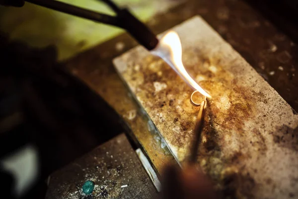 Creación de un anillo — Foto de Stock