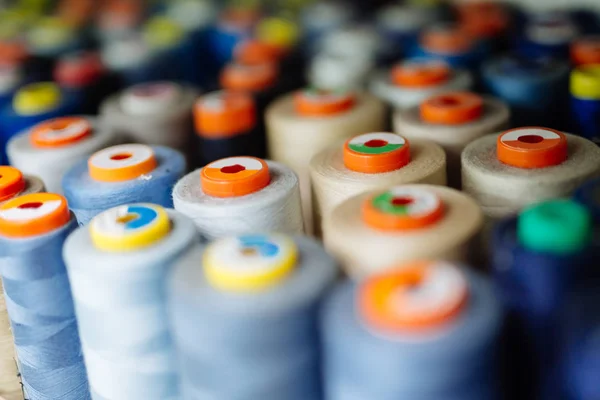 Colorful thread spools used in fabric industry — Stock Photo, Image