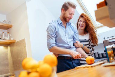 Taze organik meyve suyu yapım Çift 