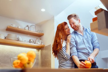 Taze organik meyve suyu yapım Çift 