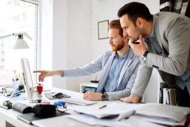 Proje üzerinde birlikte çalışma arkadaşları