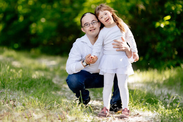 Люди с синдромом Дауна одинаково счастливы.
