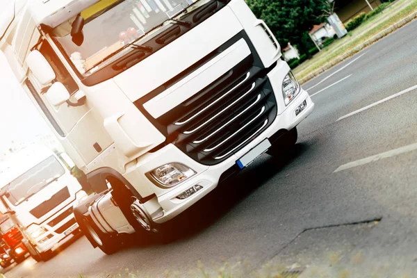 Kikényszeríti a közúti tehergépjárművek — Stock Fotó