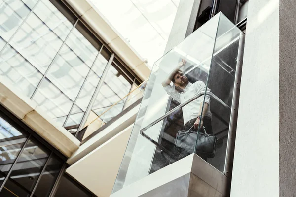 Подниматься на лифте вверх. Лифт флэт иллюстрация. Лифт иллюстрация. Лифт гиф. Подниматься на лифте вверх.