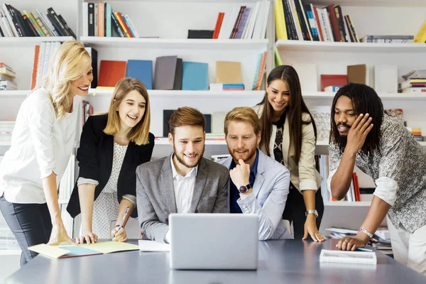 Equipe de pessoas criativas — Fotografia de Stock