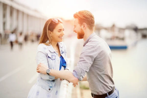 Couple in love in beautiful sunset — Stock Photo, Image