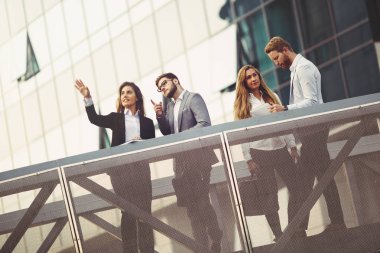 Genç iş adamları işbirliği