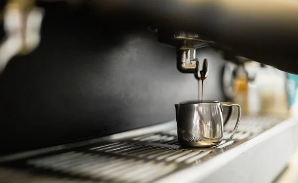 Espresso coffee made by machine — Stock Photo, Image