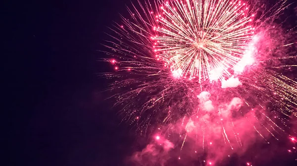 Gyönyörű tűzijáték közben ünnepe — Stock Fotó